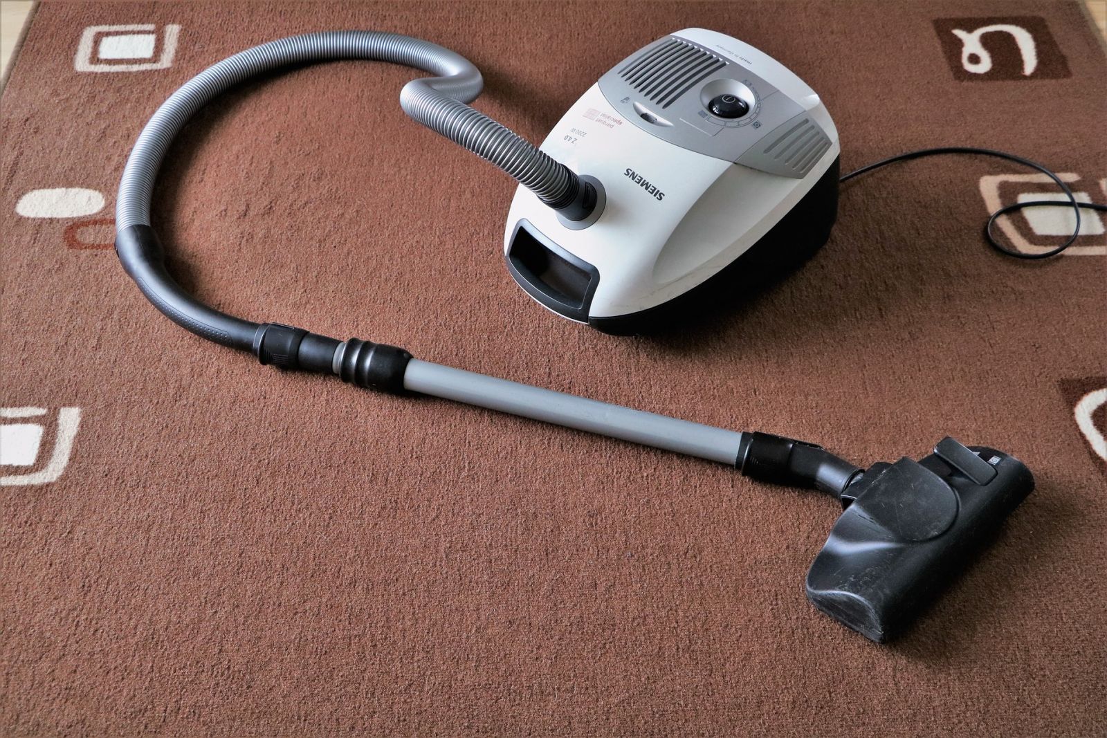 vacuum-cleaner-1605068_1920